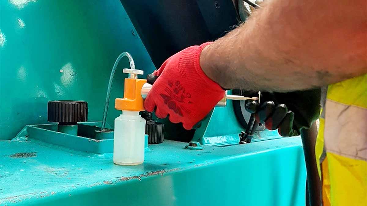 How Oil Sampling Makes Maintenance Predictable and Effective