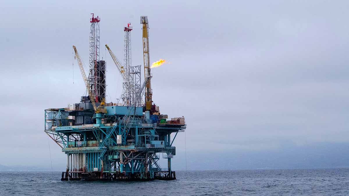 How Onsite Oil Analysis Supports Offshore Rigs
