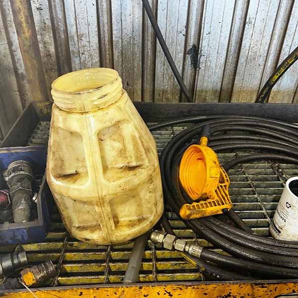 Dirty oil transfer container